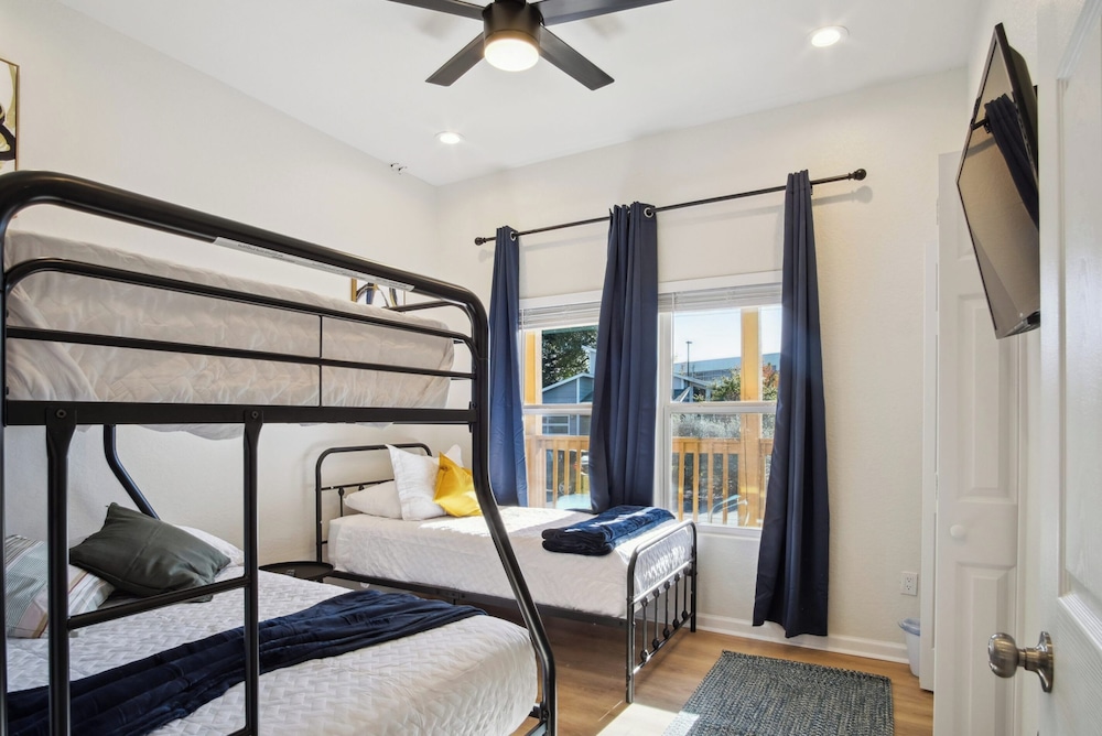 Blissful 5br/3ba Haven Near Riverwalk & Downtown!