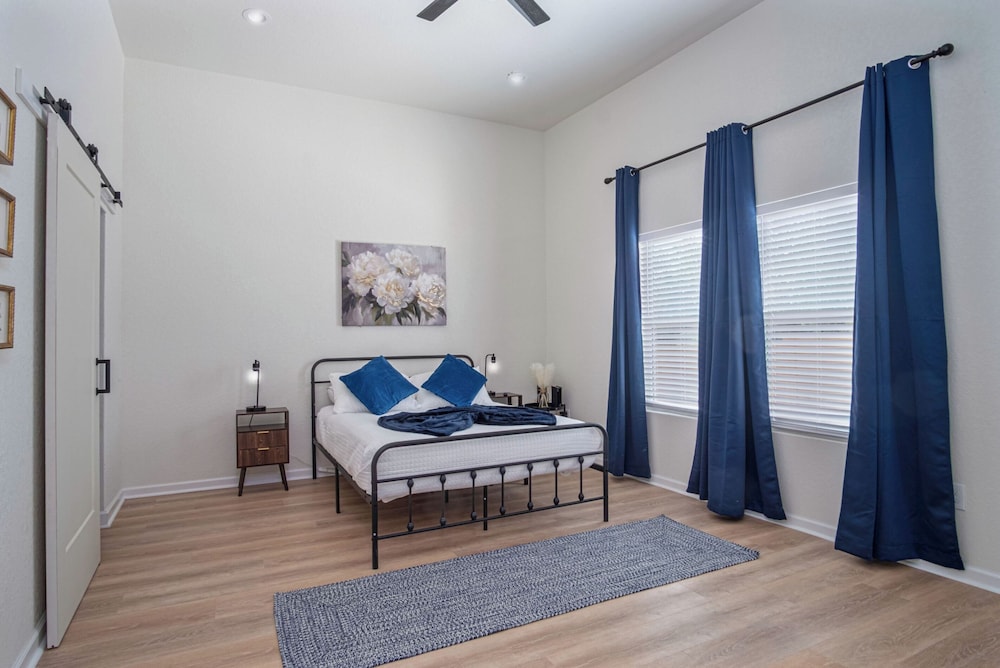 Bright and Clean 3 Bedroom Near Fun Riverwalk