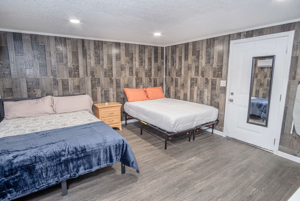 Splendid Gated 4 BR 2 BA Home Near Downtown view 2