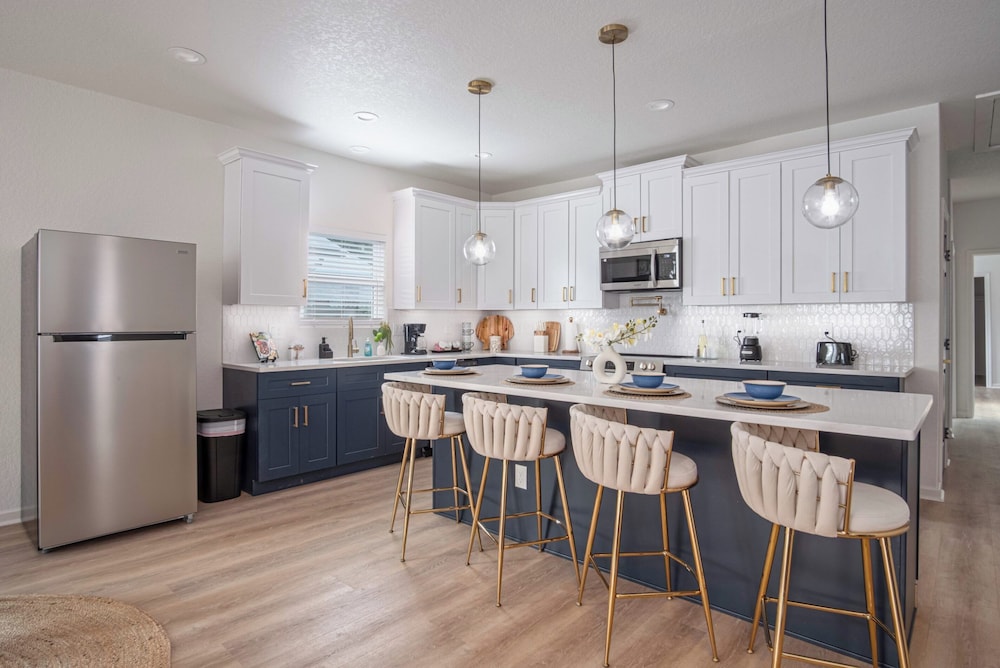 Enjoy 4br/3ba Comfort & Convenience Near Downtown!