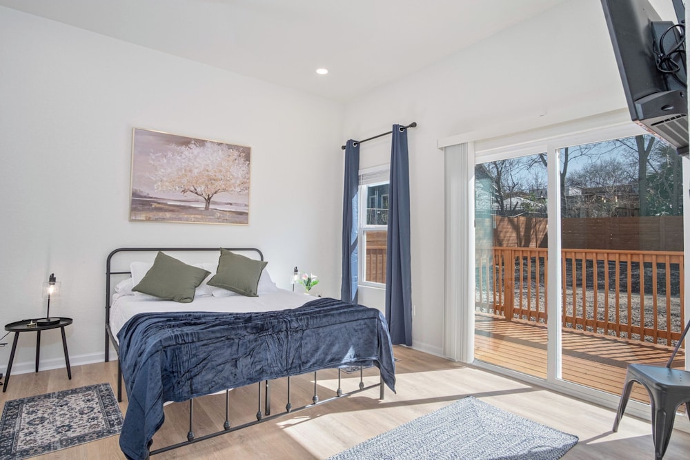 Feel, Chill and Enjoy 4br/3ba Near Fun Riverwalk!