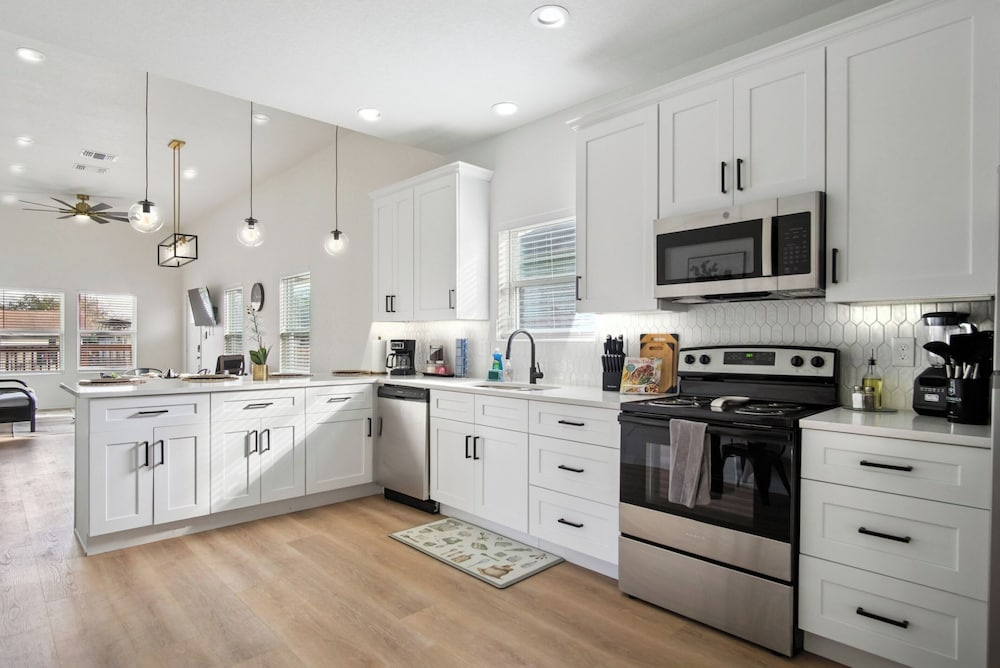 Peaceful Stays With Easy Access to Downtown