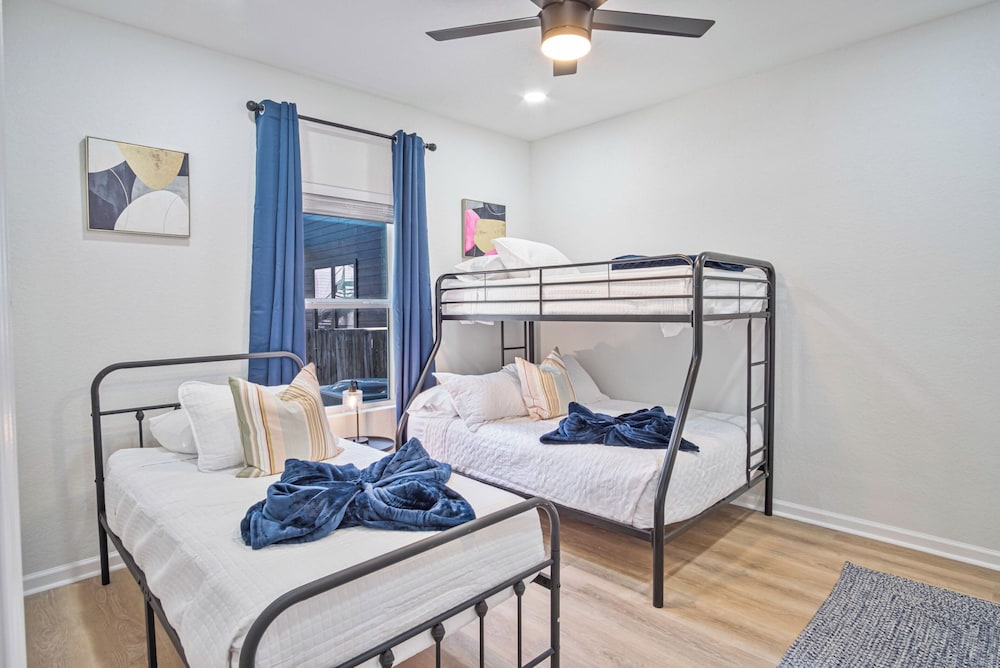 Perfect Spot to Relax 4br/3ba Near Dtown Hemisfair