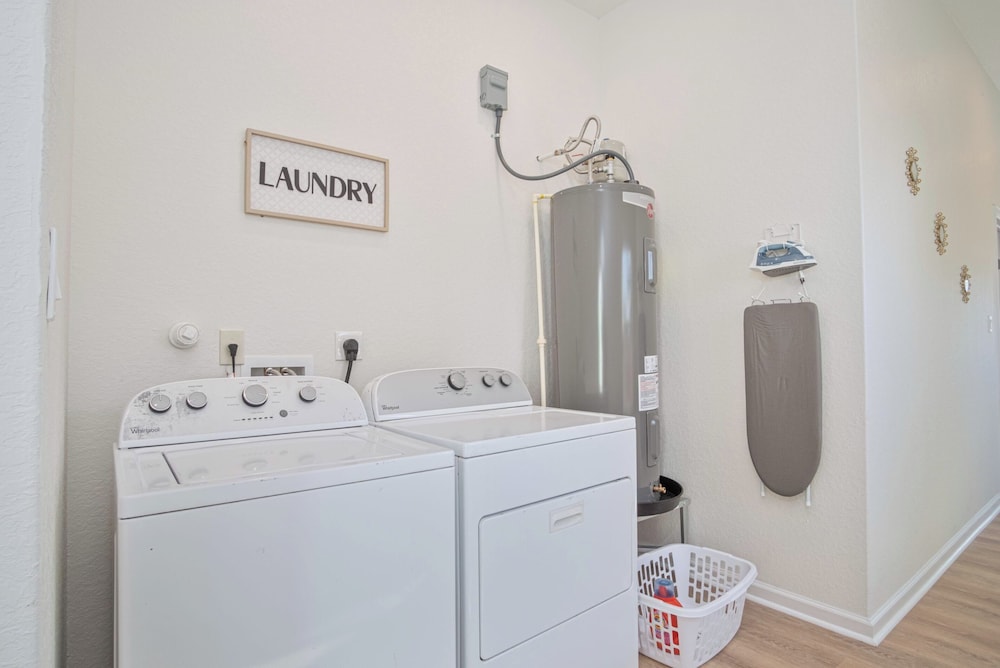 Feel, Chill and Enjoy 4br/3ba Near Fun Riverwalk!