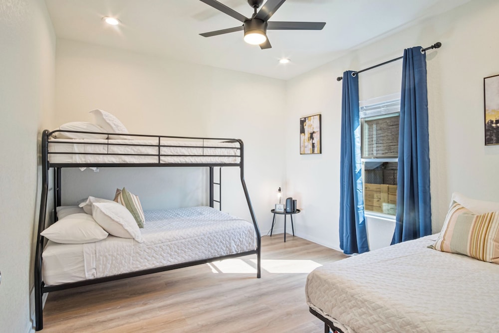 Urban Delight 4br/3ba Near City Center