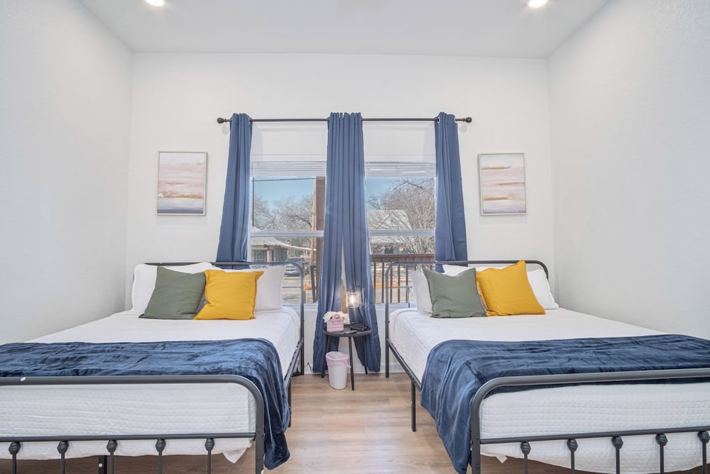 Feel, Chill and Enjoy 4br/3ba Near Fun Riverwalk!