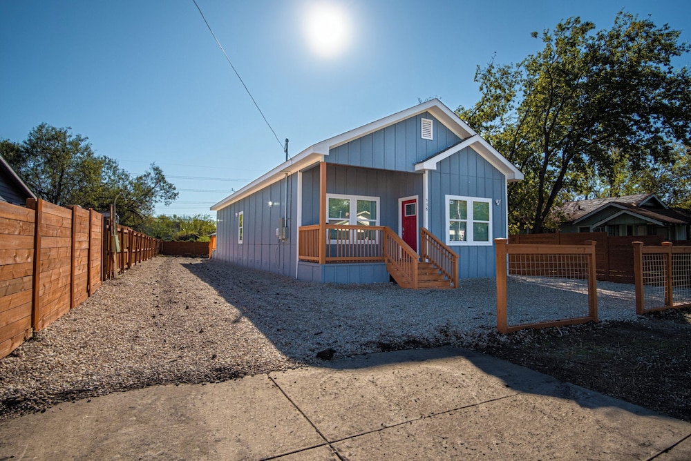 Stylish 3br/2ba Urban Retreat Near Lively Downtown