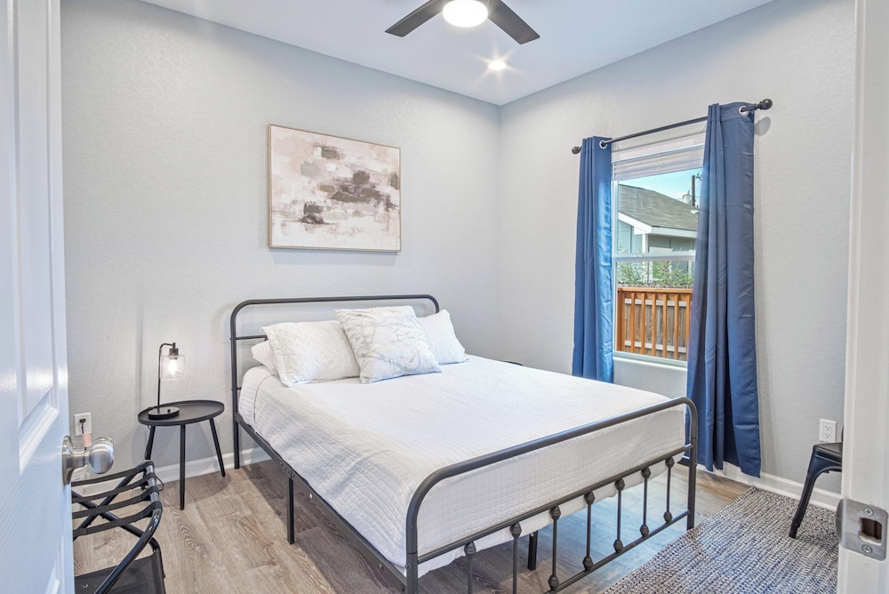 Lovely & Charming 4br/2.5ba Near Downtown's Prime