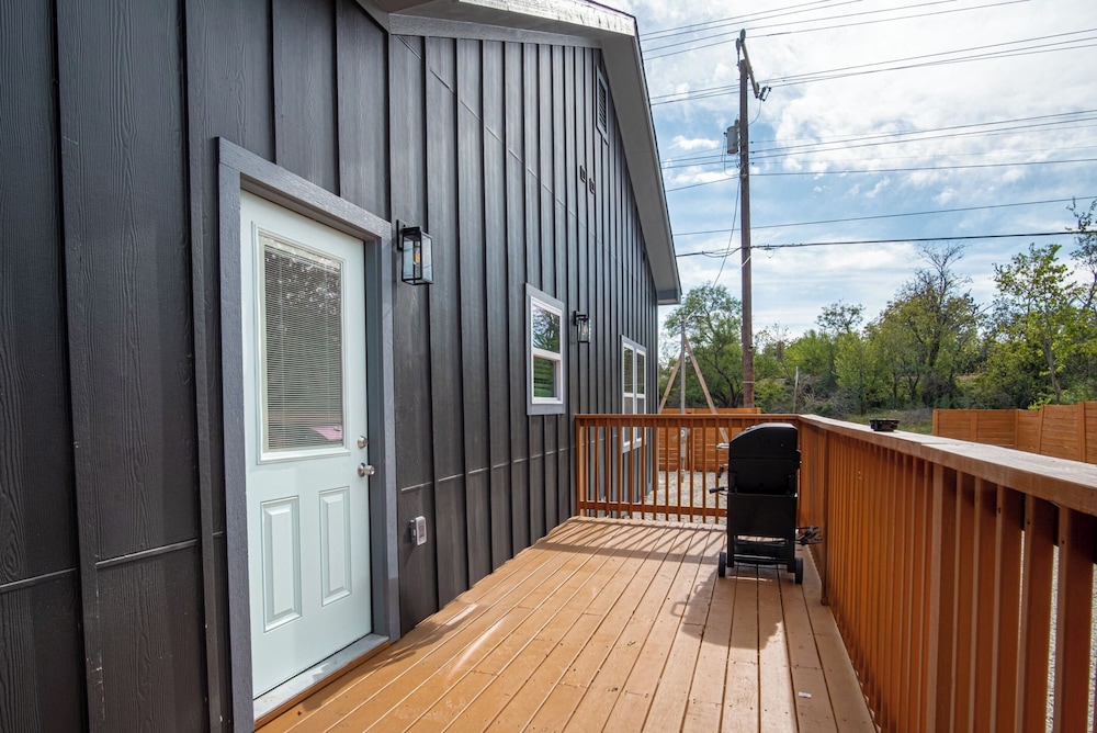 Bright and Clean 3 Bedroom Near Fun Riverwalk