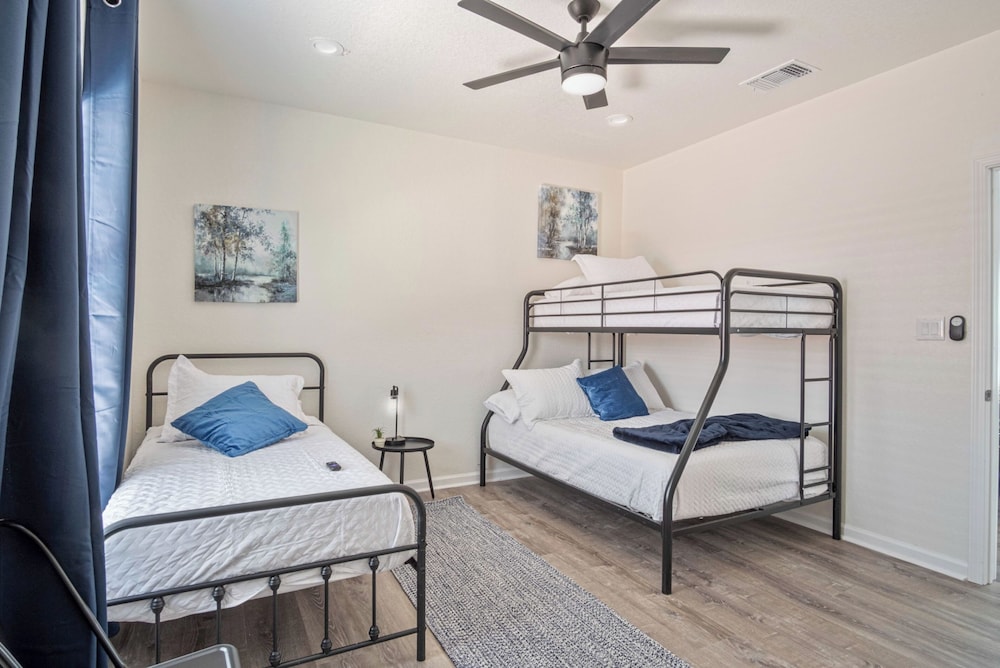 Generous 5br/3ba Haven Close to Alamo & Riverwalk!