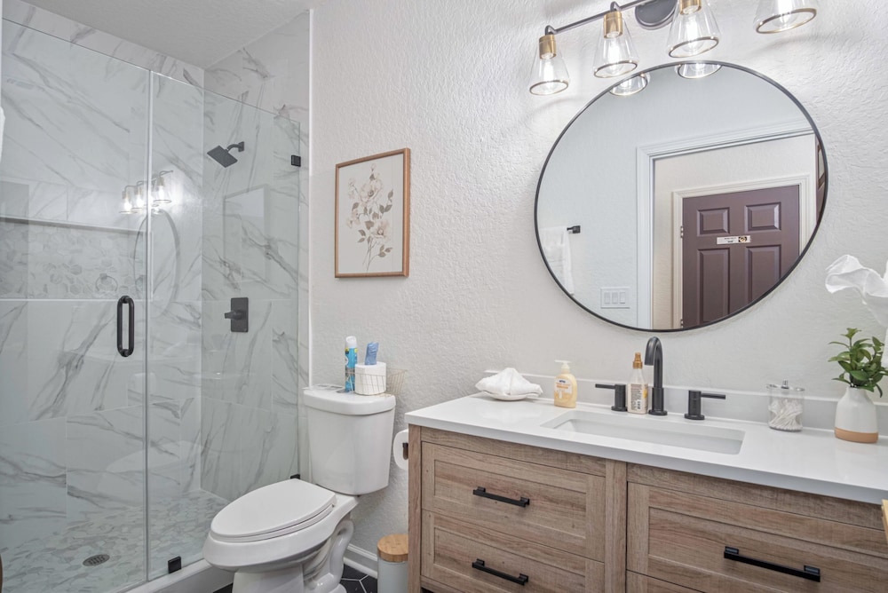 Enjoy 4br/3ba Comfort & Convenience Near Downtown!