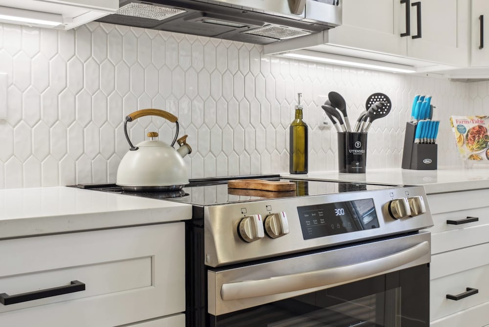 Sleek 4br/3ba Urban Living w/ Downtown Views!