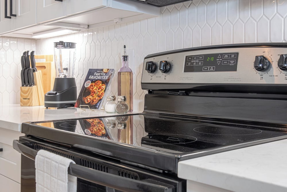 3br/3ba Urban Escape Just Minutes From Downtown!
