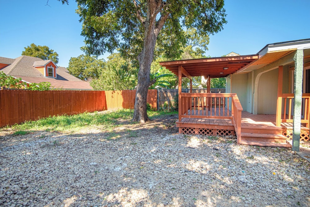 3 Br/1 BA Remodeled Home Near Downtown view 3