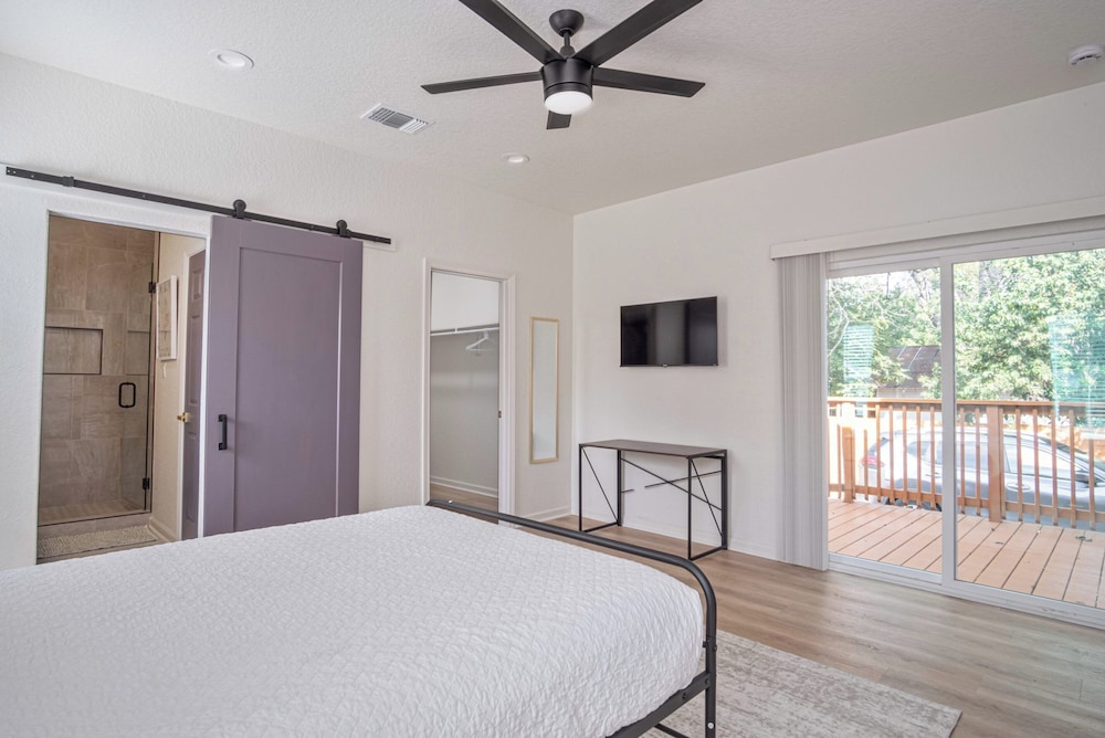 Enjoy 4br/3ba Comfort & Convenience Near Downtown!