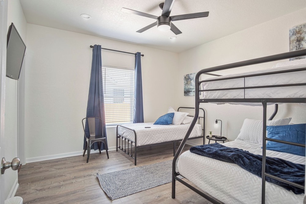 Generous 5br/3ba Haven Close to Alamo & Riverwalk!