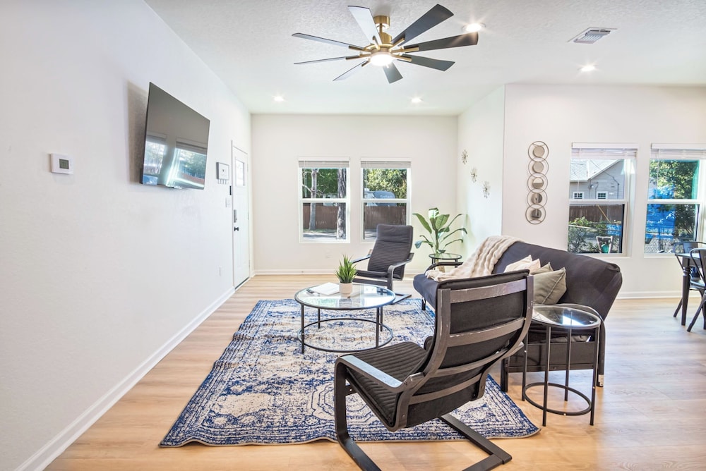 Urban Delight 4br/3ba Near City Center