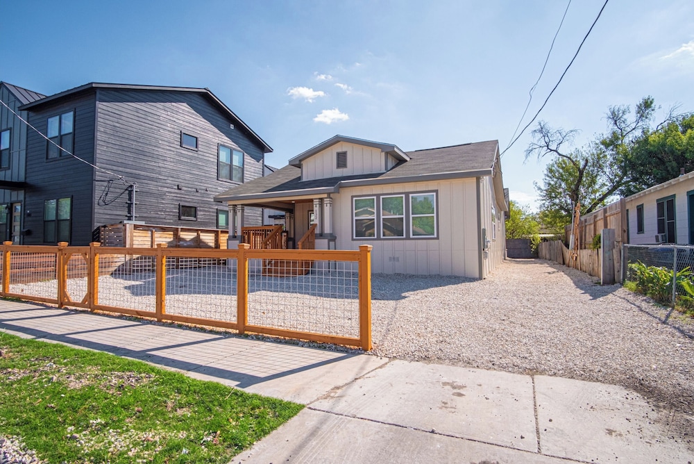 Perfect Spot to Relax 4br/3ba Near Dtown Hemisfair