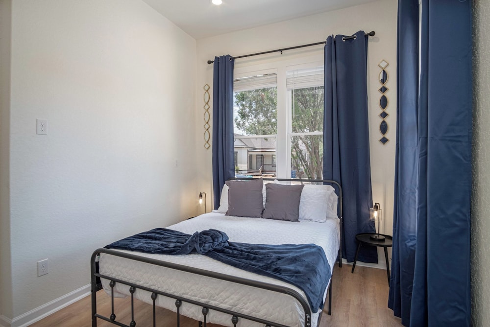 3br/3ba Urban Escape Just Minutes From Downtown!