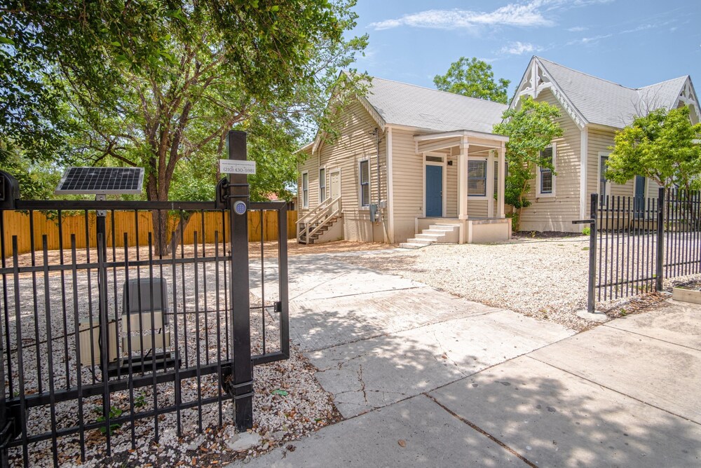 Incredible New 3br/2ba Near Downtown view 3