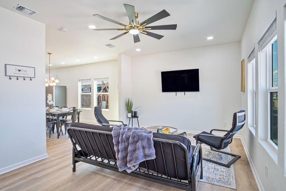 Perfect Spot to Relax 4br/3ba Near Dtown Hemisfair