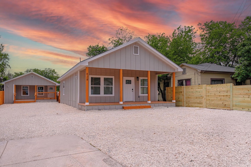 Vibrant 4br/3ba Oasis Near Happy Downtown!