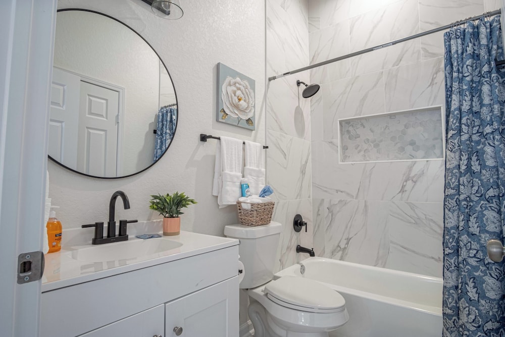 3br/3ba Urban Escape Just Minutes From Downtown!
