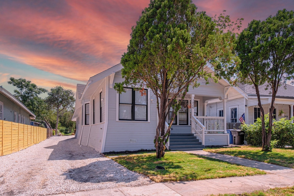 3br/3ba Urban Escape Just Minutes From Downtown!