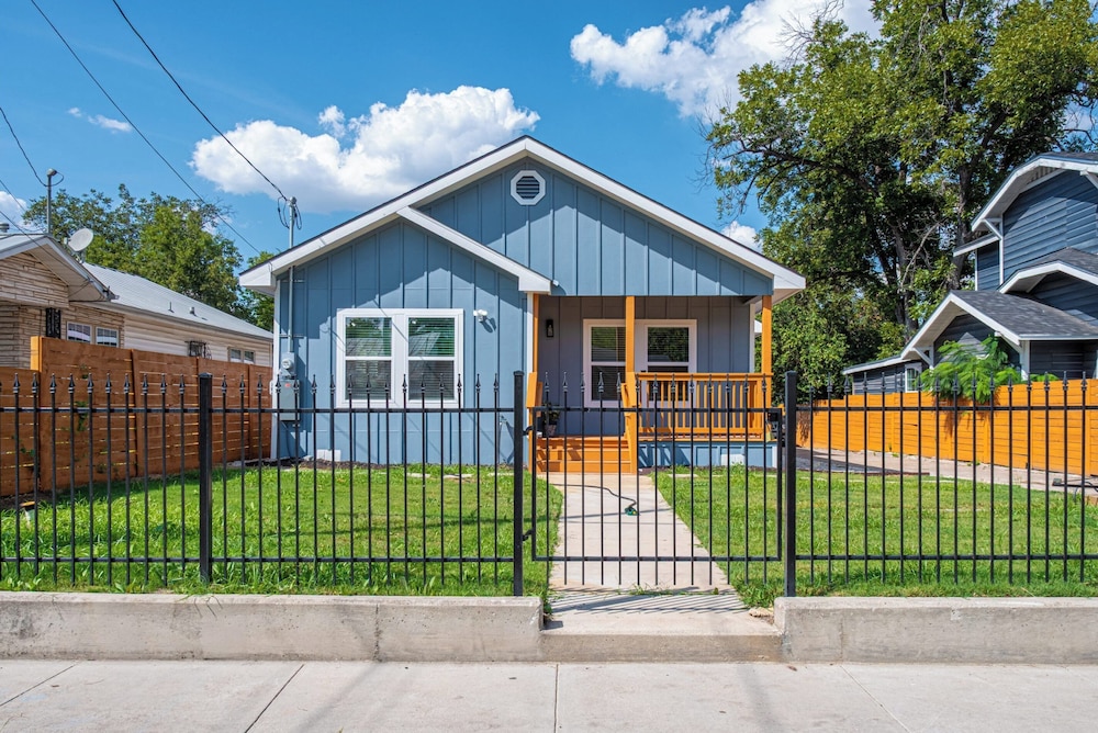Enjoy 4br/3ba Comfort & Convenience Near Downtown!