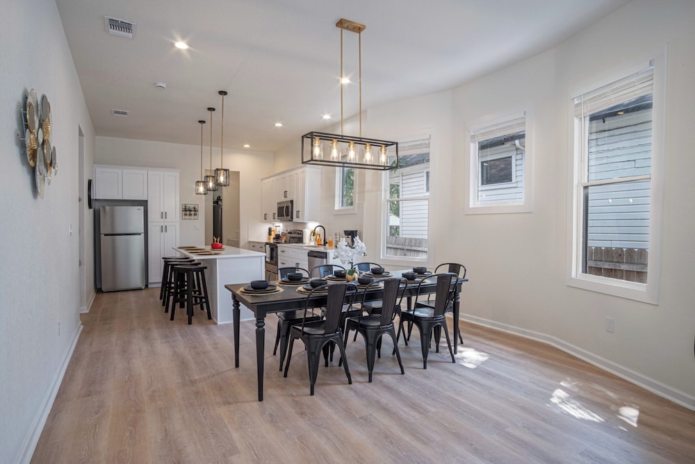 3br/3ba Urban Escape Just Minutes From Downtown!