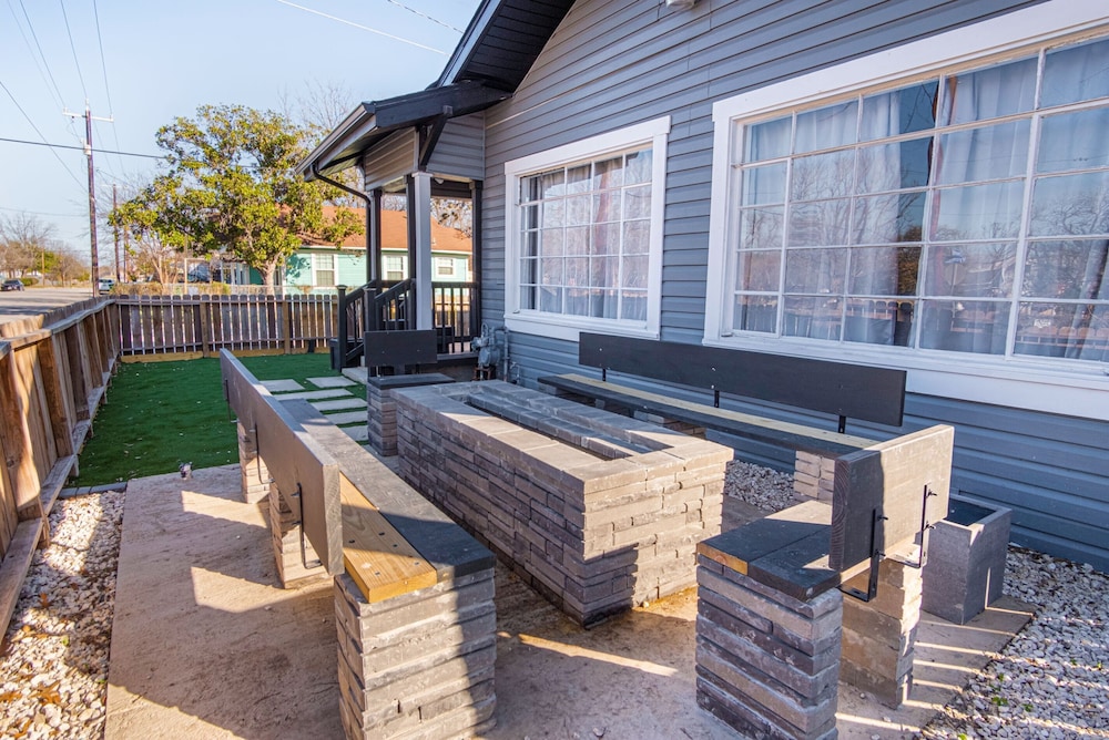 Fenced Remodeled 3BR 2BA Close to Riverwalk Dtown view 3