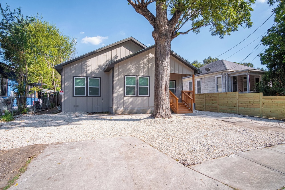 Urban Delight 4br/3ba Near City Center