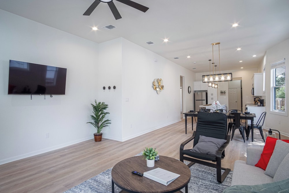 3br/3ba Urban Escape Just Minutes From Downtown!