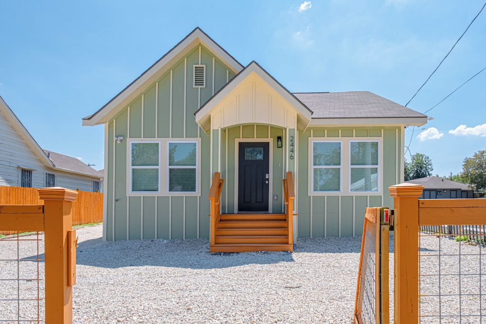 Generous 5br/3ba Haven Close to Alamo & Riverwalk!