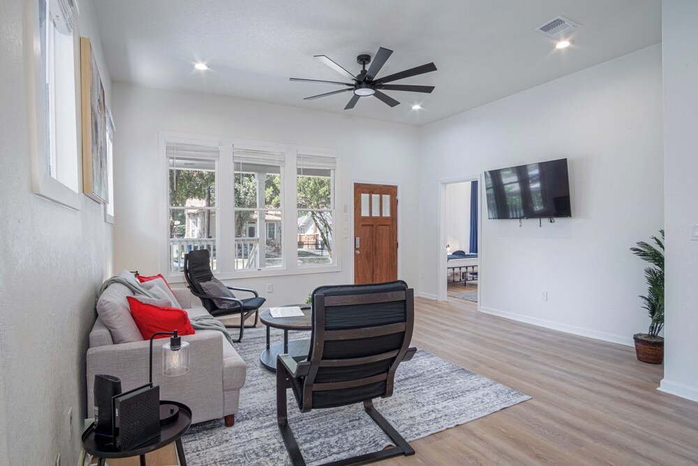 3br/3ba Urban Escape Just Minutes From Downtown!