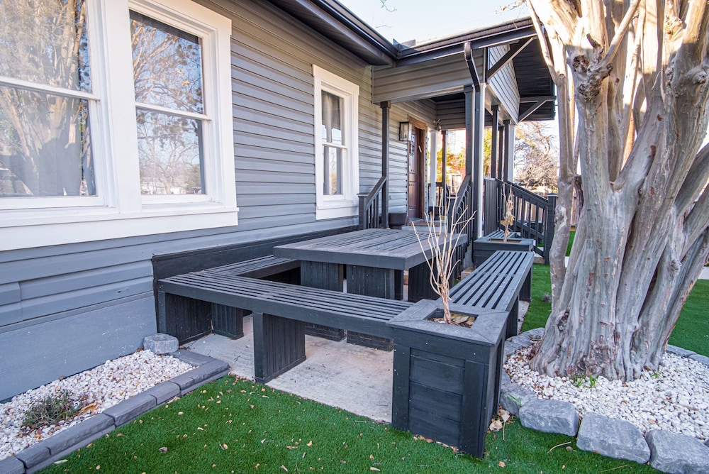 Fenced Remodeled 3BR 2BA Close to Riverwalk Dtown view 4