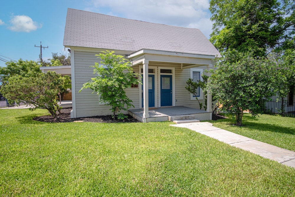 Incredible New 3br/2ba Near Downtown view 4