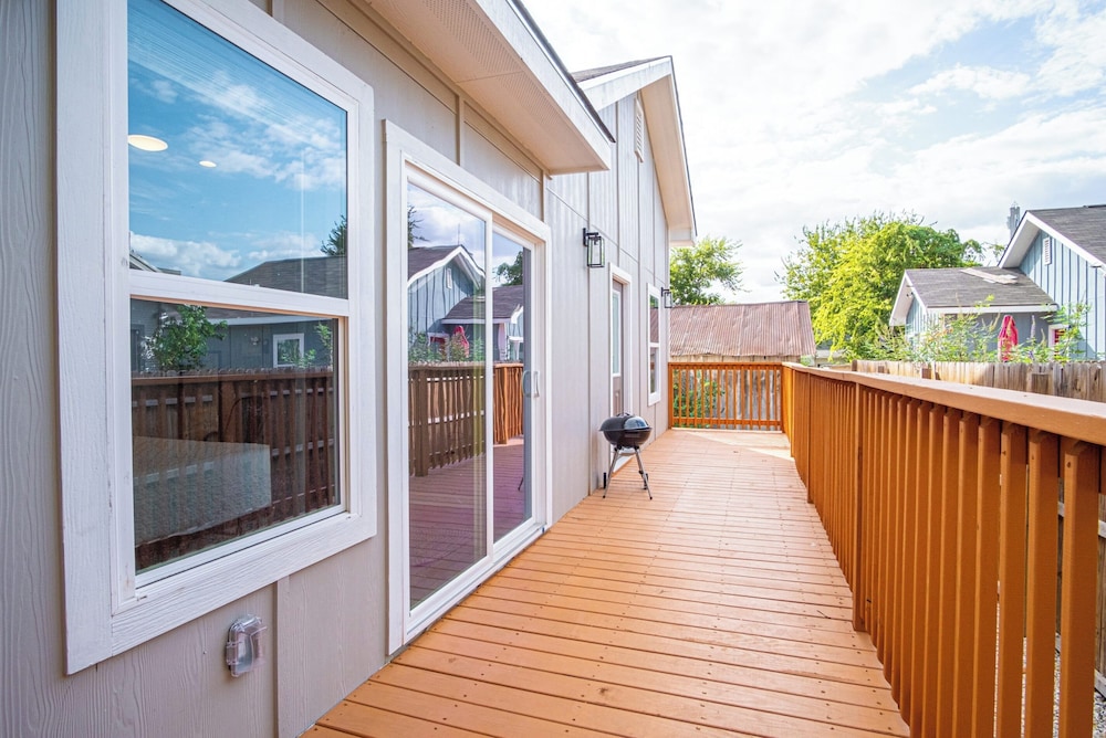 Lovely & Charming 4br/2.5ba Near Downtown's Prime