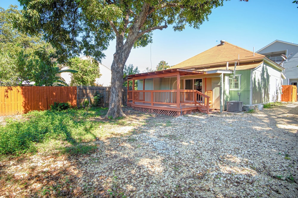 3 Br/1 BA Remodeled Home Near Downtown view 4