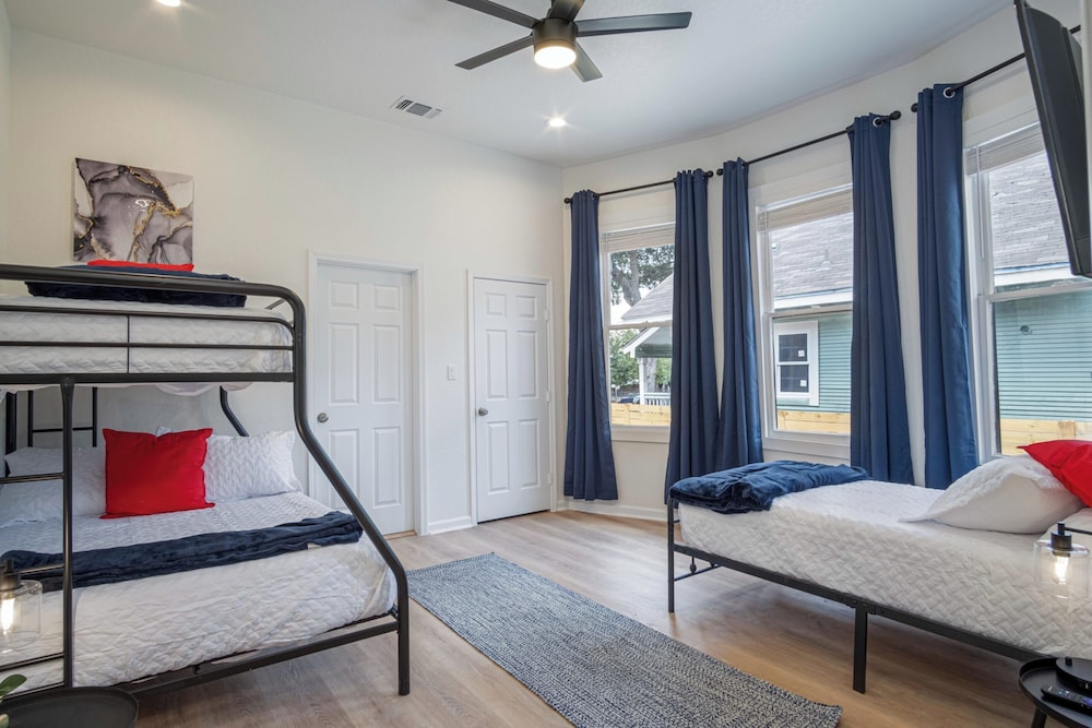 3br/3ba Urban Escape Just Minutes From Downtown!