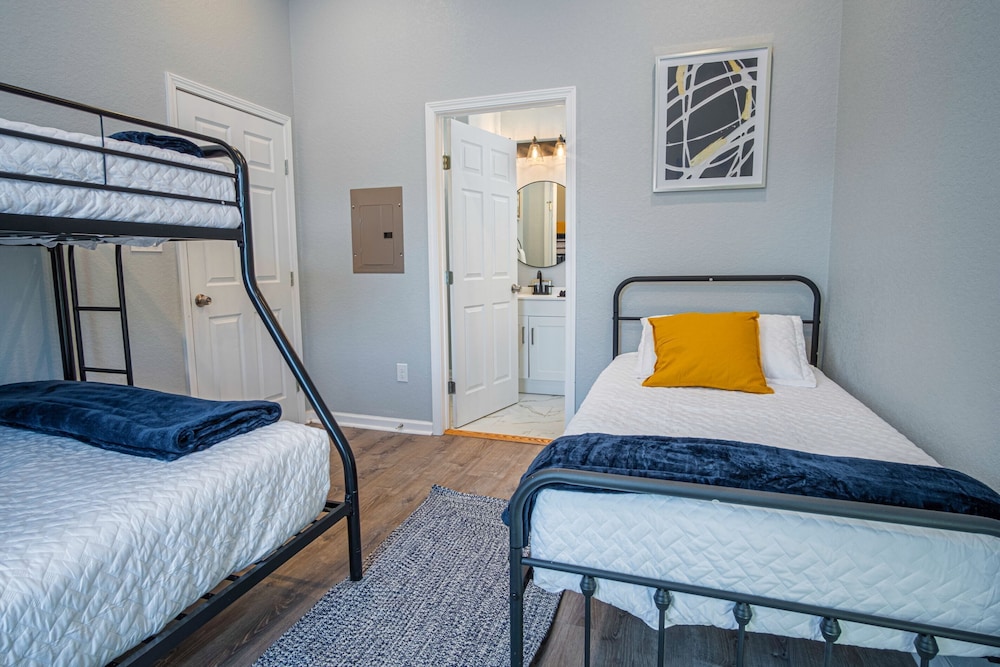 Escape to 4br/3ba Brand New Downtown Home view 3