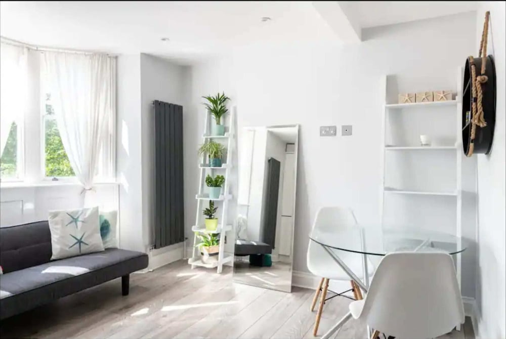 Sleek & Serene 1BD Flat - North Laine / Brighton view 4