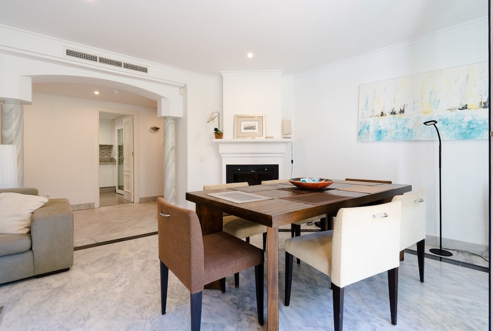 White Pearl Beach Elviria H1