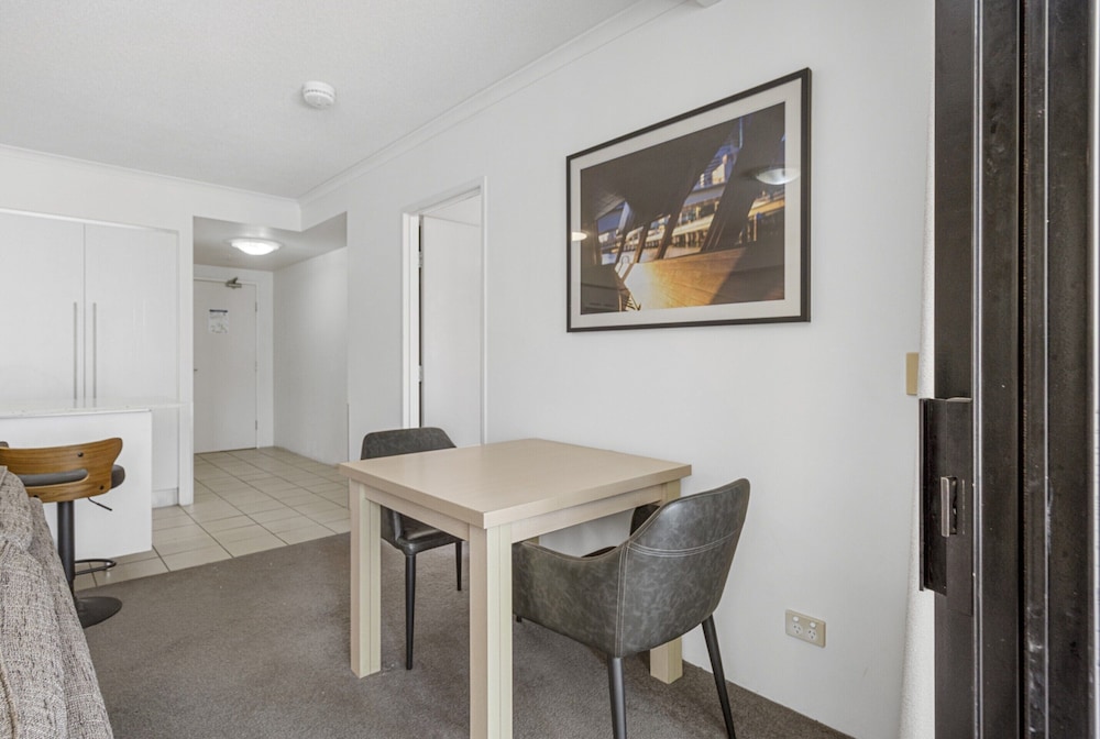 Stylish Brisbane Stay With Pool and Gym Access