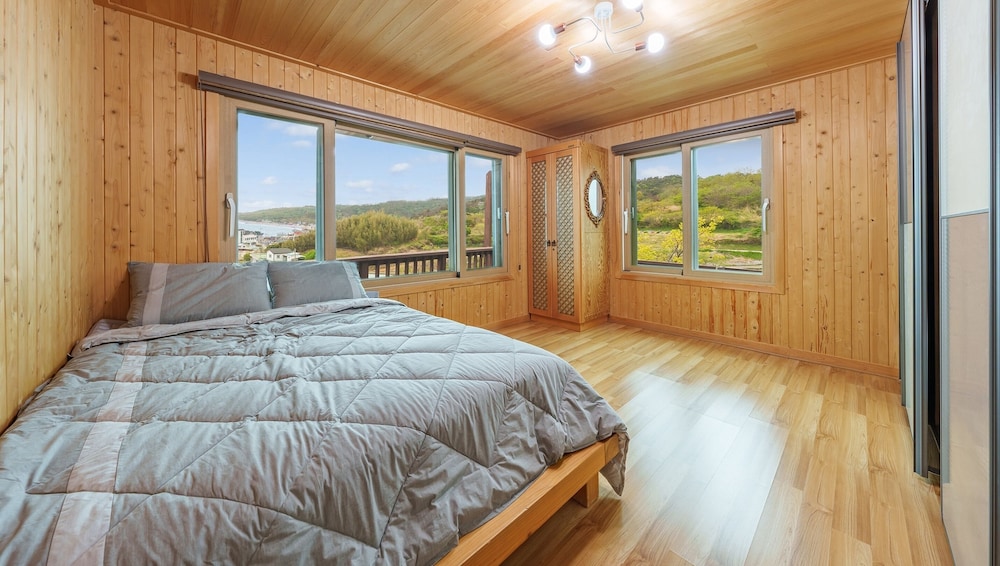 Gyeongju Happy Dream Ocean View Pension