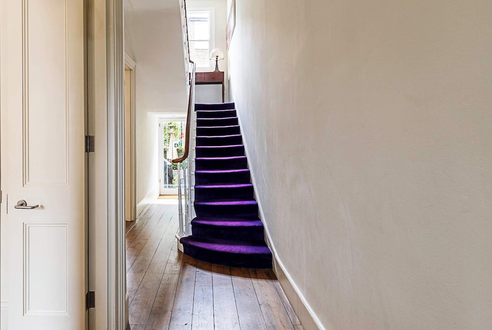 London Luxe Retreat: 5-bed Gem