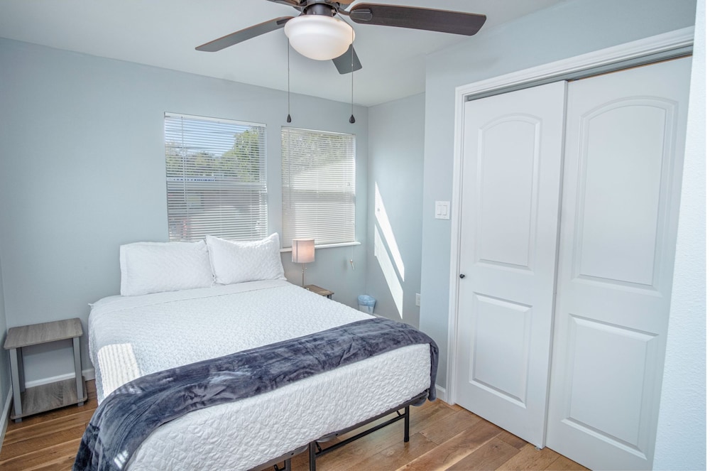 Magnificent Large Home Near Downtown view 2
