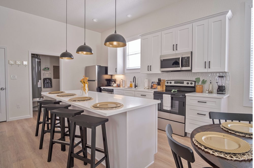 Walk to Riverwalk 3BR 2BA Gem Near Fun Downtown