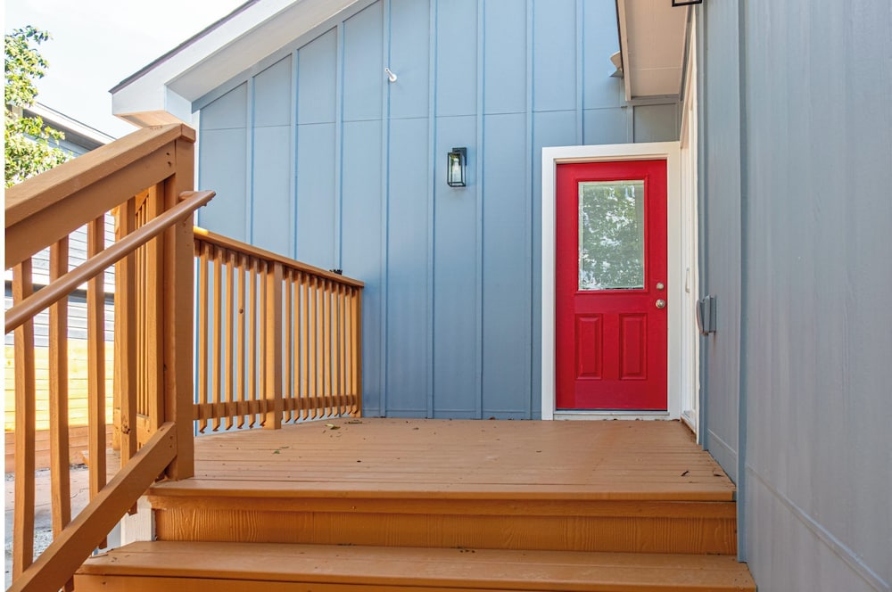 Enjoy 4br/3ba Comfort & Convenience Near Downtown!