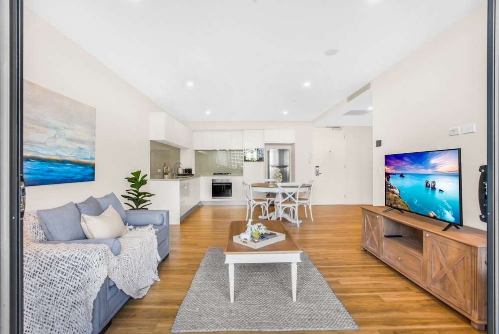 Sun Drenched Apartment in the Heart of Surfers
